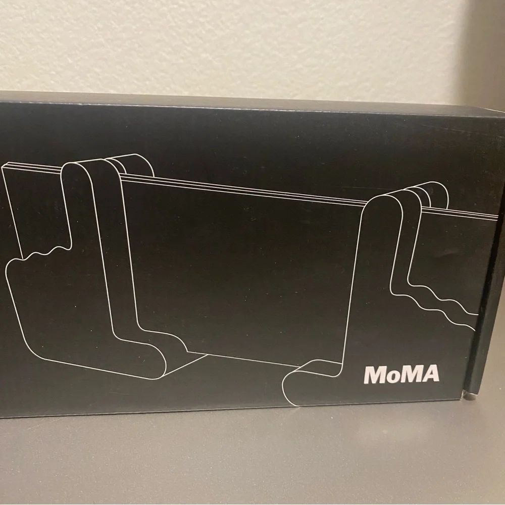 NIB MoMA Viewfinder Picture Frame Adjustable Size in White & Glass-Nib